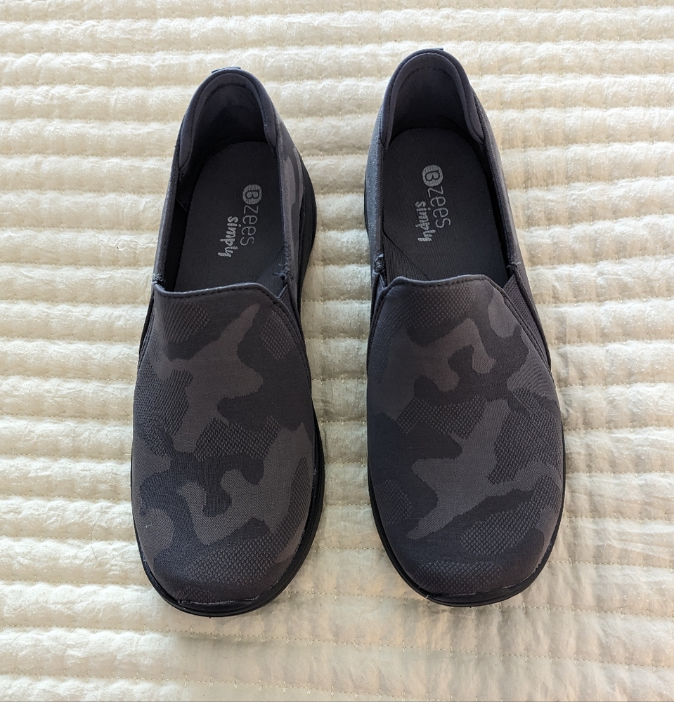 BZees Women slip on shoe